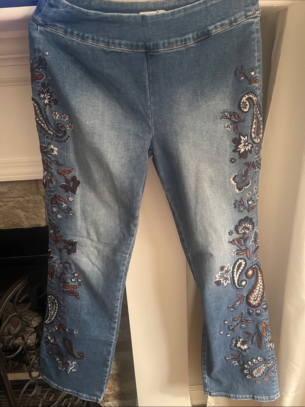 DRIFTWOOD Kelcy Blue Jeans with Floral Paisley Embroidery- 31 - NWT